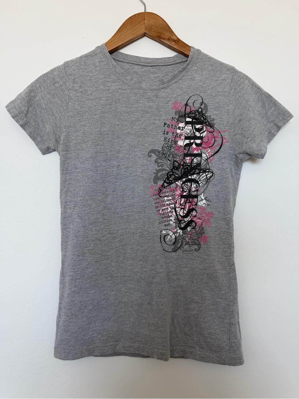 Women's Gray Graphic Tee with Pink & Black Design no size tags